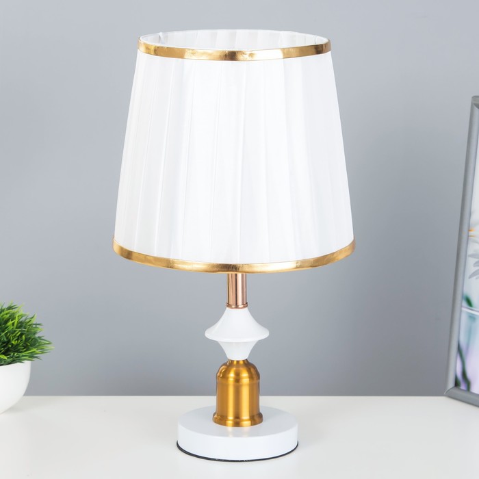 Настольная лампа Фелиция Е27 40Вт бело-золотой 25х25х39 см RISALUX
