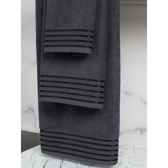 фото Полотенце махровое, размер 70x140 см, тёмно-серое с бордюром полоса bio-textiles