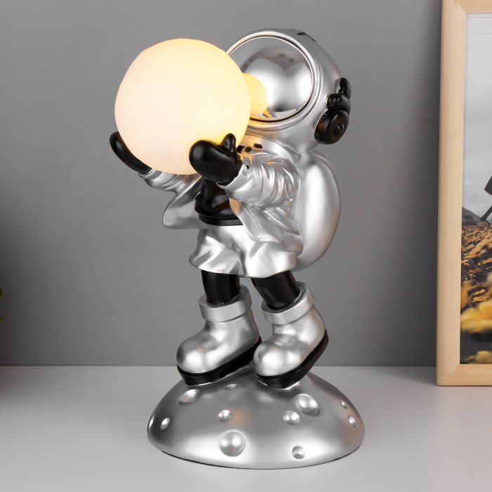 Ночник "Космонавт" LED от батареек серебро 16х16х30,5 см 9036254
