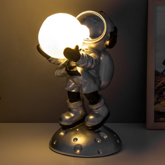 Ночник "Космонавт" LED от батареек серебро 16х16х30,5 см 9036254
