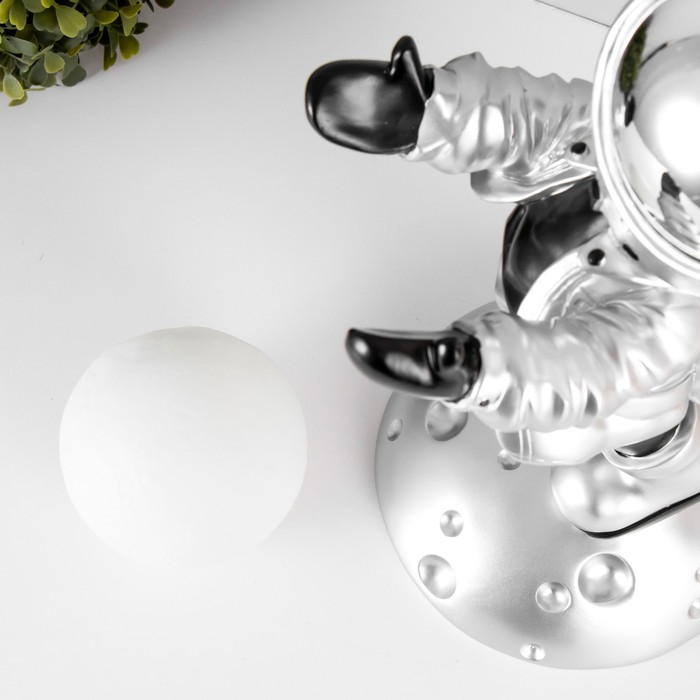 Ночник "Космонавт" LED от батареек серебро 16х16х30,5 см 9036254