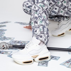 

Кроссовки женские, цвет белый, размер 35