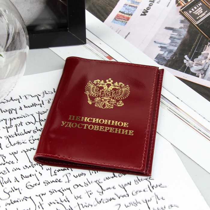 Обложка для пенсионного удостоверения "Герб", красный глянцевый