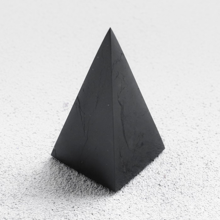 Пирамида из шунгита, 3 см, высокая, полированная высококачественная натуральная полированная пирамида шунгит для защиты от излучения из карелии россия