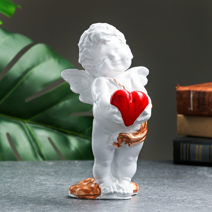 Фигура Ангел с сердцем в руках 18х10см