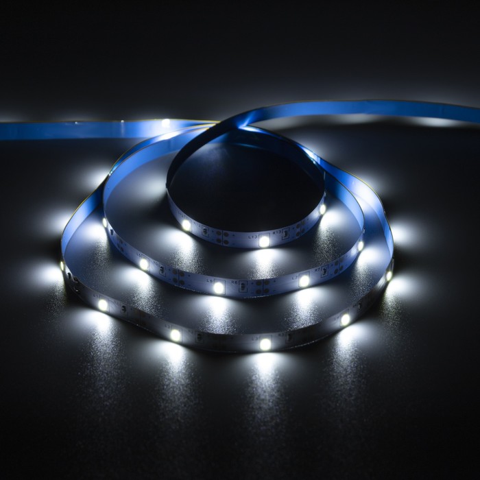 Светодиодная лента Luazon Lighting 1 м, IP20, SMD2835, 30 LED/м, 3хАА, 6000К светодиодная лента дюралайт luazon lighting 1589823 10 мм круглый 5 м чейзинг
