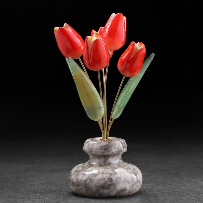 Сувенир Тюльпаны в вазе, 5 цветков, красные, селенит, ангидрит сувенир ваза тюльпан 5 цветков селенит малая селенит