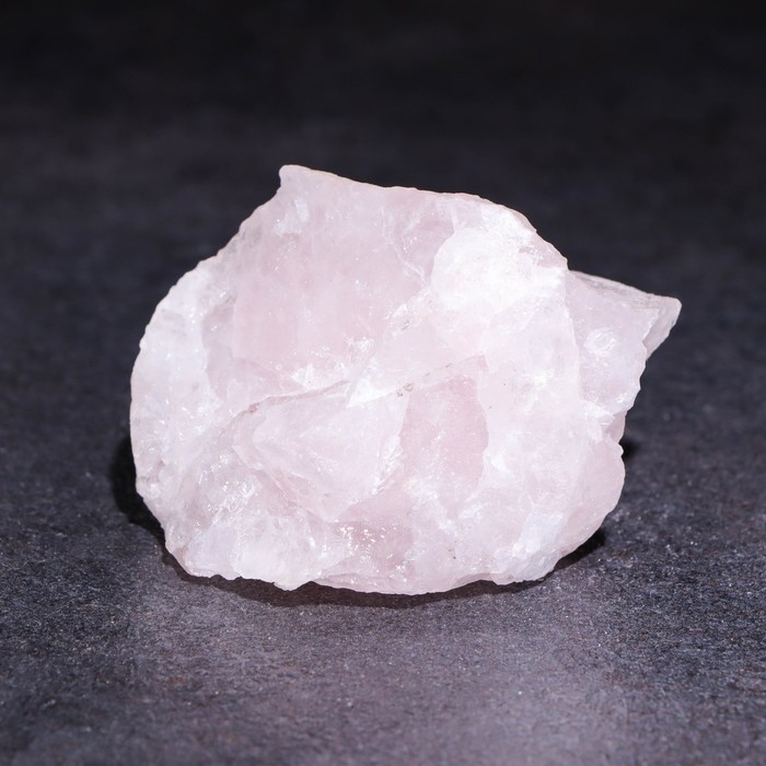 Камень натуральный, сувенир "Розовый кварц", 6х6х4 см