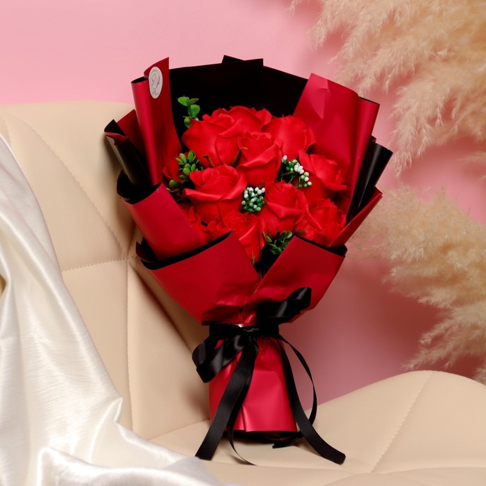Эксклюзивный букет из красных мыльных роз, 11 шт цена и фото