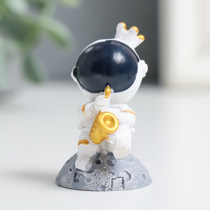 Сувенир полистоун "Космонавт-музыкант" МИКС 4х3х3 см 9229792