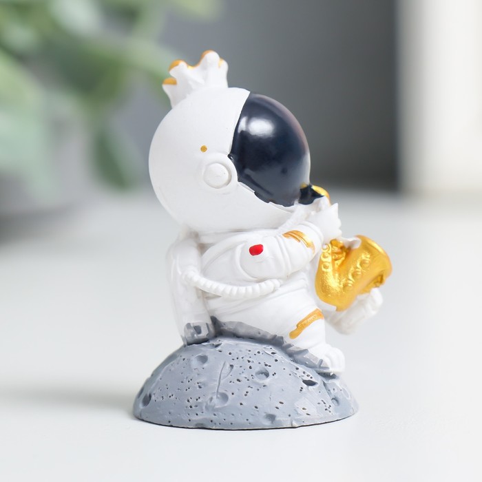 Сувенир полистоун "Космонавт-музыкант" МИКС 4х3х3 см 9229792