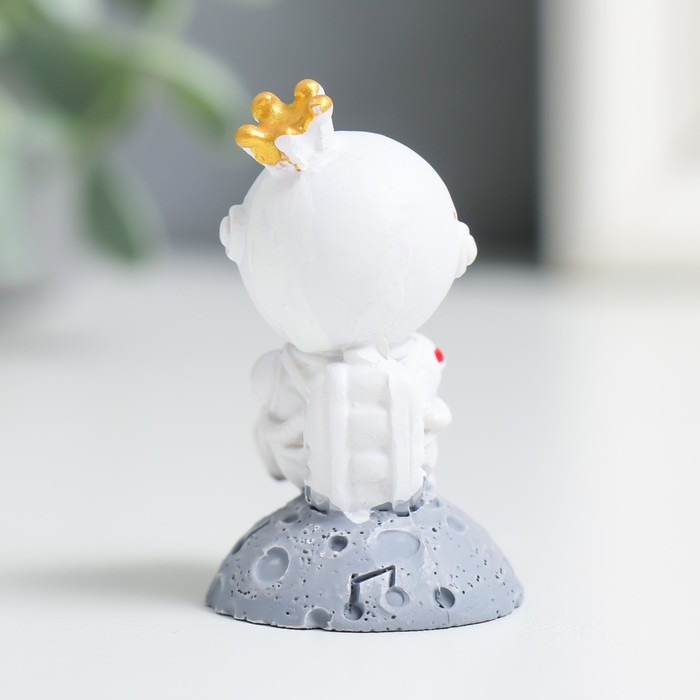 Сувенир полистоун "Космонавт-музыкант" МИКС 4х3х3 см 9229792