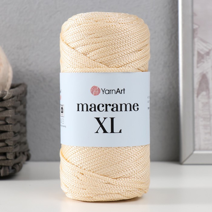 

Пряжа "Macrame XL" 100% полиэстер 130м/250г (165 св.беж)