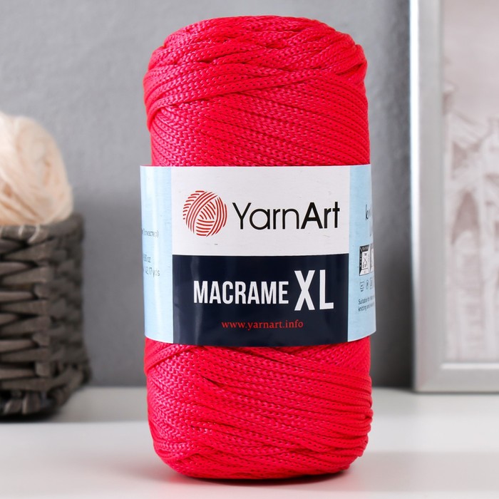 Пряжа Macrame XL 100% полиэстер 130м/250г (163 красный)
