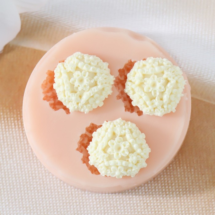 

Молд силиконовый "Три букета" d-1,8 см