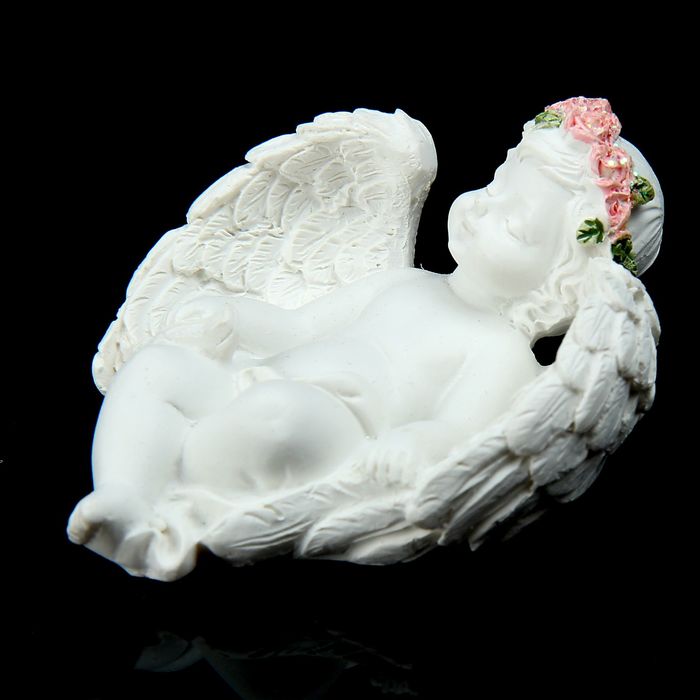 Сувенир "Ангелок в венке из роз отдыхает", МИКС