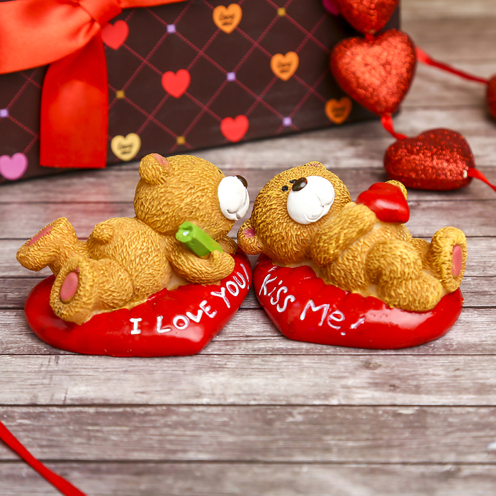 Сувенир "Мишка лежа на сердце с карандашом/с сердцем", МИКС