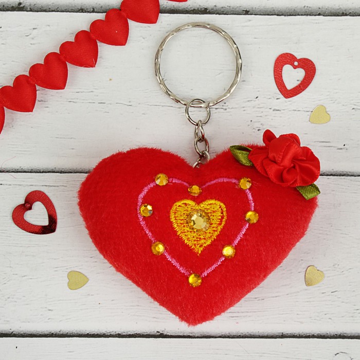 Мягкая игрушка-брелок "Сердце в стразах" с розочкой, цвет красный