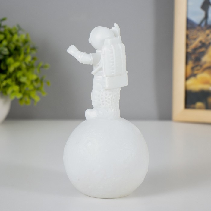 Ночник "Астронавт на луне" LED от батареек 3хLR1130 8,5х8,5х19 см 9328269