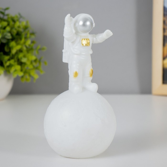 Ночник "Астронавт на луне" LED от батареек 3хLR1130 8,5х8,5х19 см 9328269