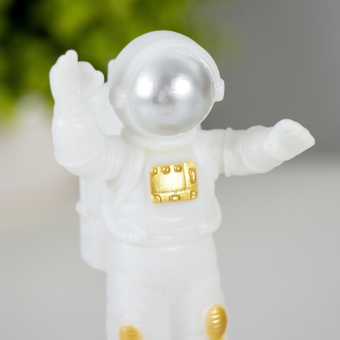 Ночник "Астронавт на луне" LED от батареек 3хLR1130 8,5х8,5х19 см 9328269