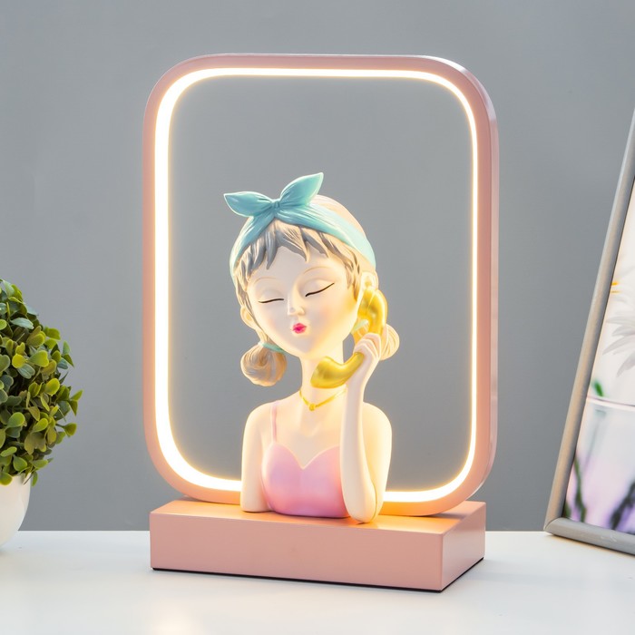 фото Настольная лампа "девушка с телефоном" led 15вт коричневый 24х10х34 см risalux
