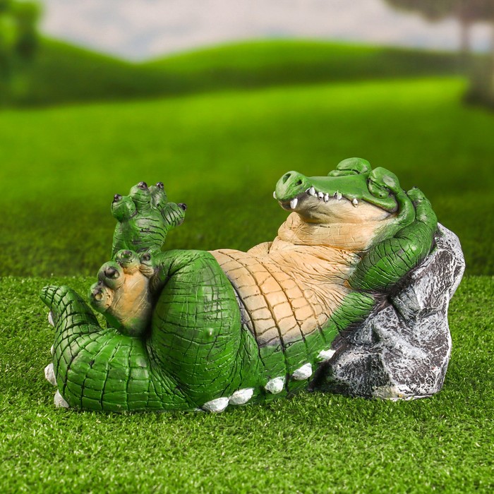 Садовая фигура Крокодил у камня 16х29см