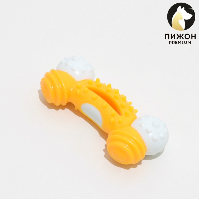цена Игрушка двухслойная (твердый и мягкий пластик) Изогнутая кость, 13 см желтая