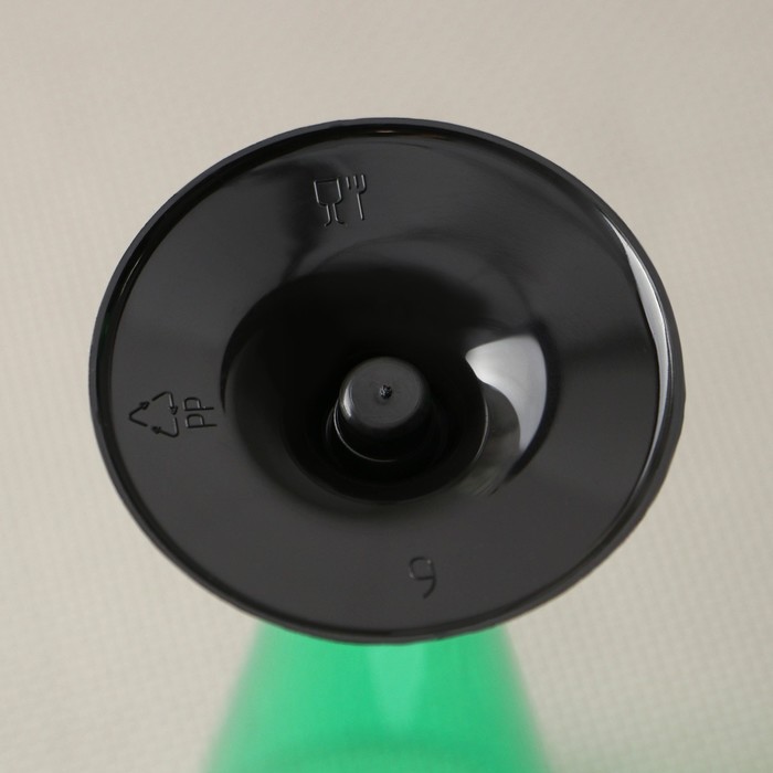Фужер одноразовый «Конус», 150-180 мл, 6 шт в упаковке, цвет зелёный с чёрной ножкой