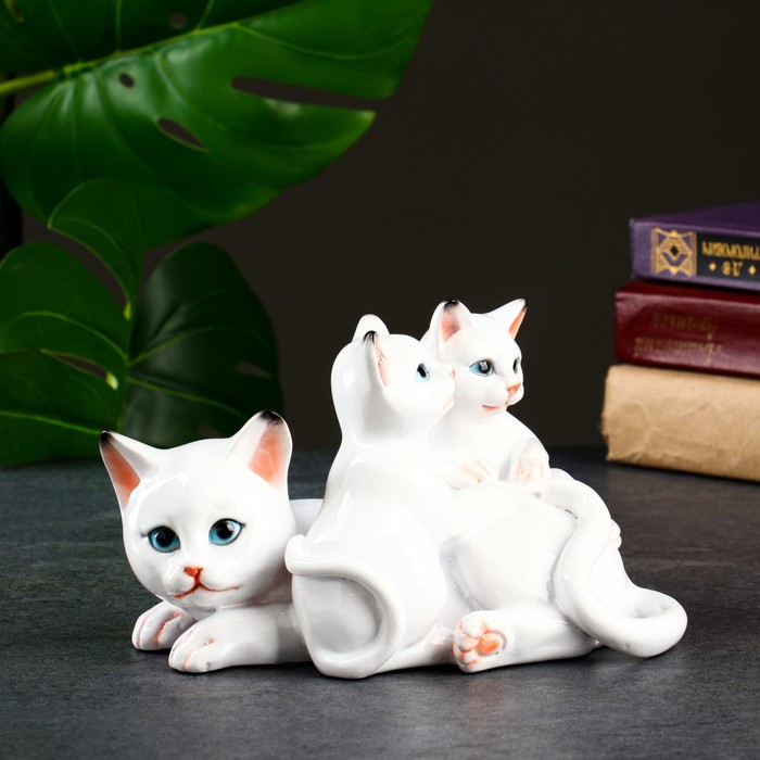 

Фигура "Кошка с котятами" белый глянец, 17x12x11см