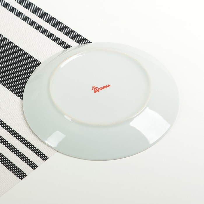 Набор столовый "Красный цветок", 20 предметов: 4 тарелки 20 см, 4 тарелки 20 см, 4 тарелки 26 см, 4 чашки 180 мл, 4 блюдца