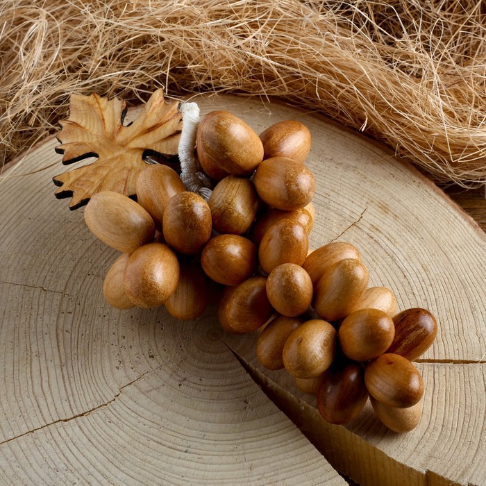 Сувенир "Виноградная гроздь" можжевельник