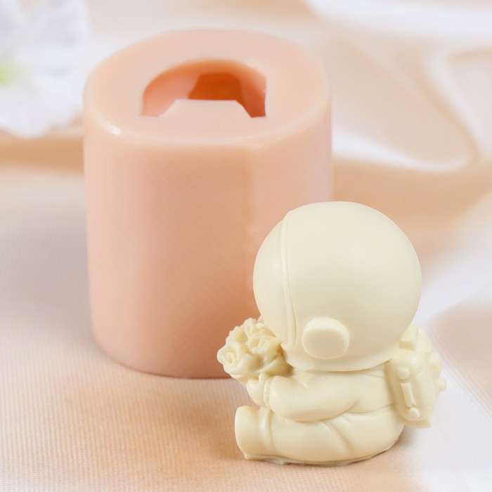 

Молд силикон "Космонавт сидит" 5,5х3,5х5 см