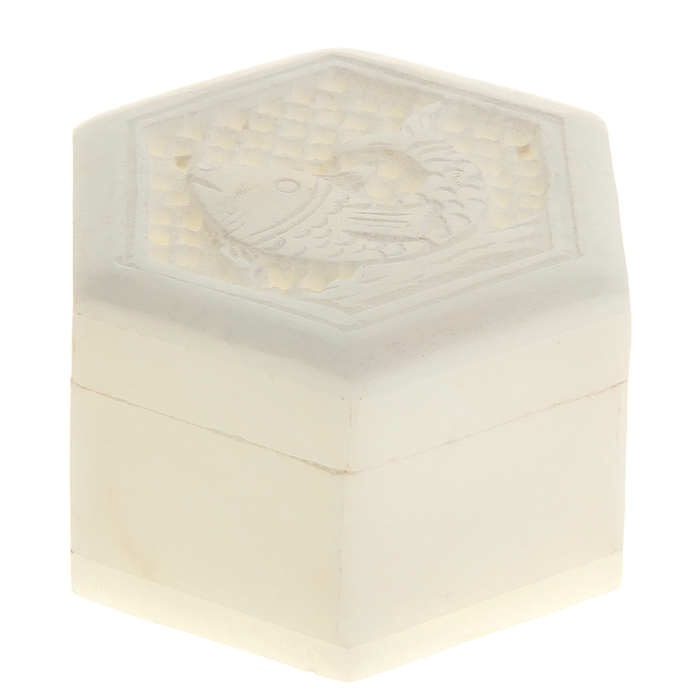 Шкатулкаиз резная "Рыба" под белый мрамор