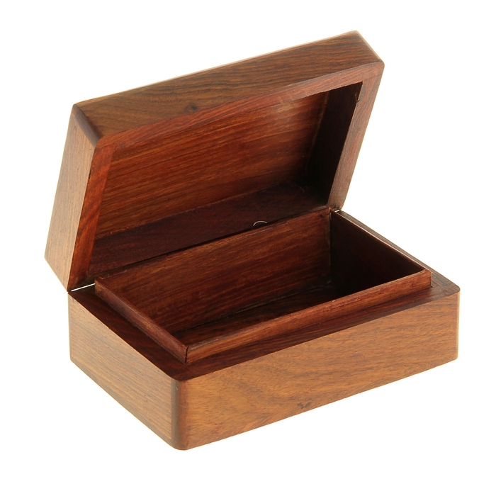 Шкатулка резная с инкрустацией "Три листа"