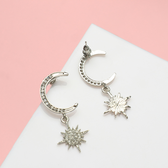 Серьги со стразами "Полумесяц и звезда" ослепительные, цвет белый в серебре 9431316