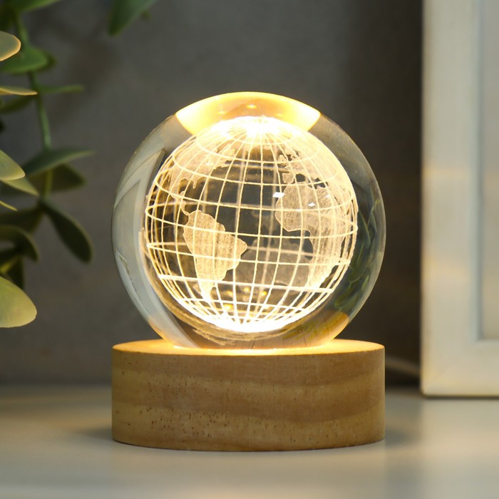 Сувенир стекло подсветка "Планета Земля" d=6 см подставка дерево, USB 6,5х6,5х7,5 см