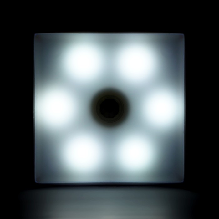Светильник светодиодный с датчиком движ., квадрат, 6 LED, 2 Вт, от бат. 3*AAA, 6500К, белый   942457