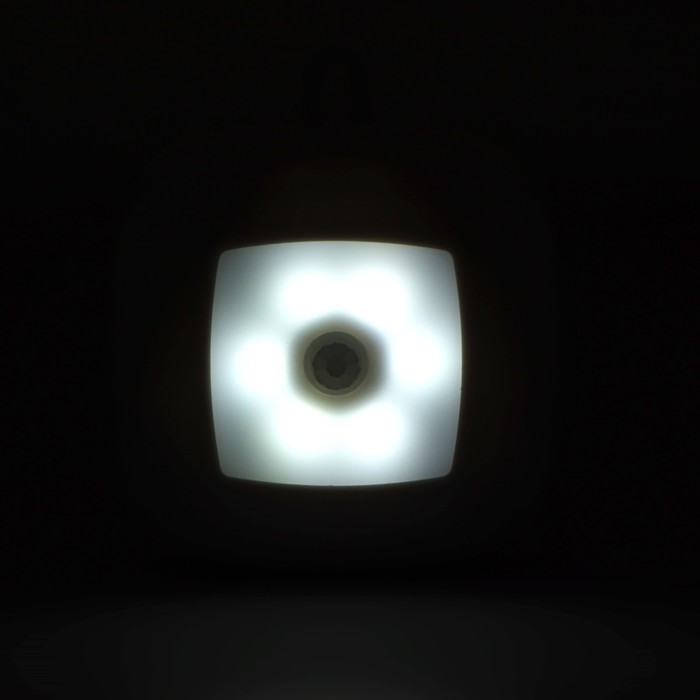 Светильник светодиодный с датчиком движения, 6 LED, 2,5 Вт, от батареек 3*AAA, 6500К, белый   942457