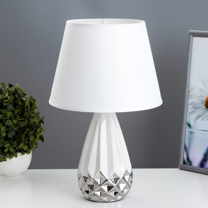 Настольная лампа Флоренция Е14 40Вт бело-хромовый 22,5х22,5х35 см RISALUX