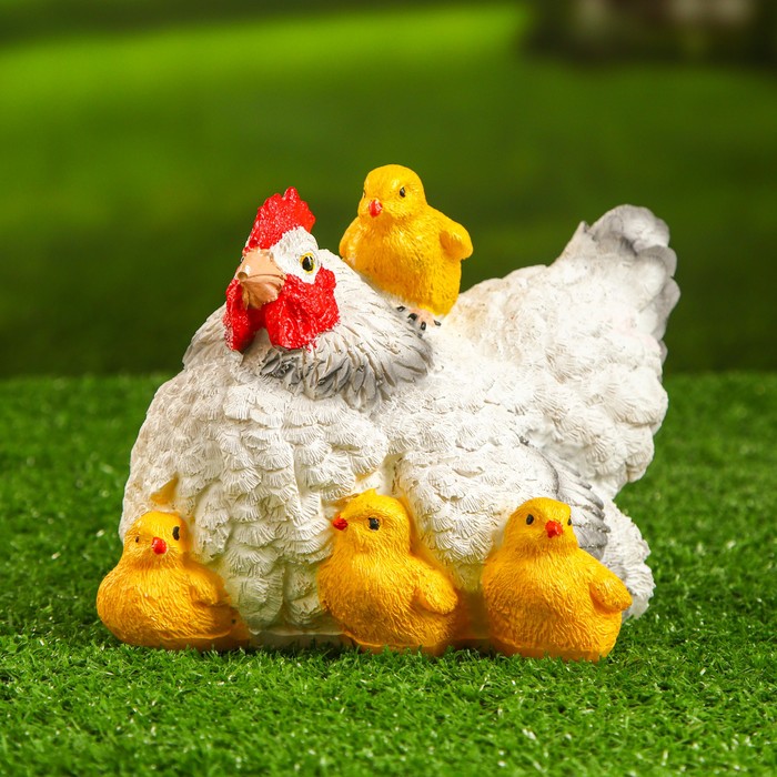 Садовая фигура Курица белая с цыплятами 21х16х14см