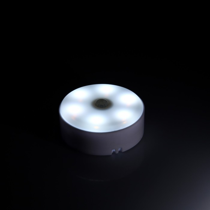 Светильник светодиодный с датчиком движения, круг, 6 LED, 2 Вт, от бат. 3*AAA, 6500К, белый   942457
