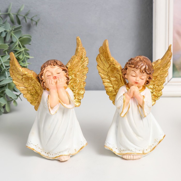 Сувенир полистоун Малыш ангелок в бежевой тоге, золотые крылья МИКС 11х7х11,5 см