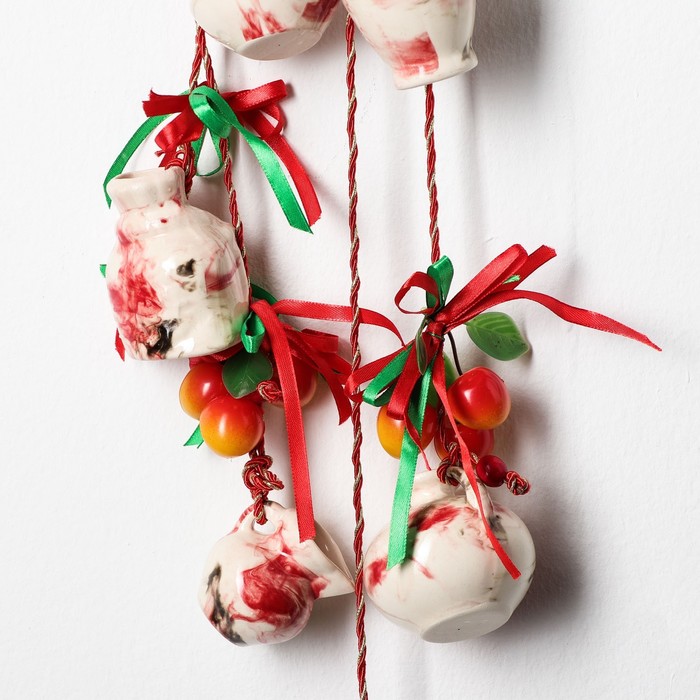 Оберег "Малахит" красный, с ягодой