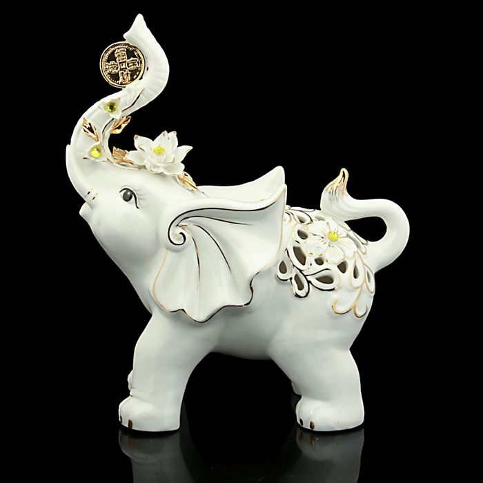 Нэцкэ "Слон с монеткой ажурный"