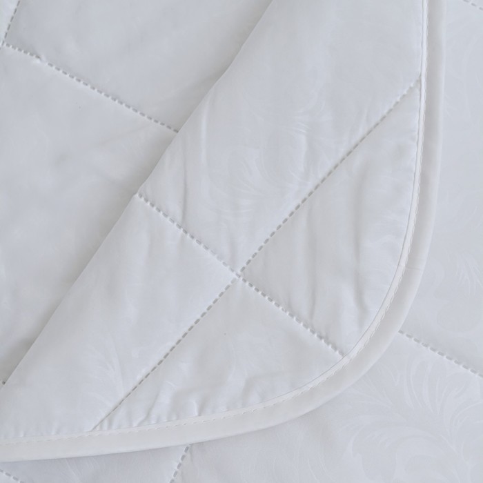 Одеяло облегченное 205х220см, файбер 100г/м, микрофибра белая 80г/м, 100% полиэстер