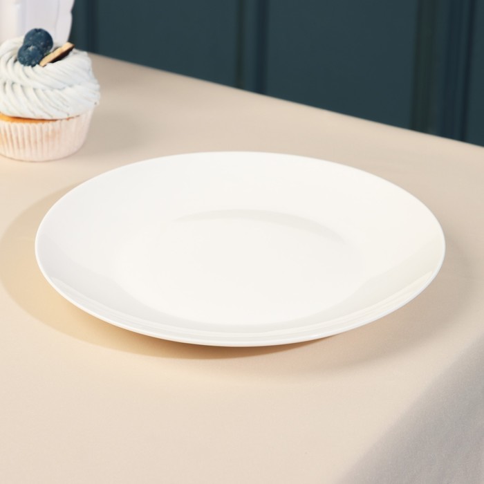 Тарелка фарфоровая обеденная «Nova», d=20.5 см, белая