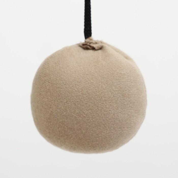 Когтеточка-столбик на подставке, основание - игрушка с шариком, 34 х 46 см, бордо