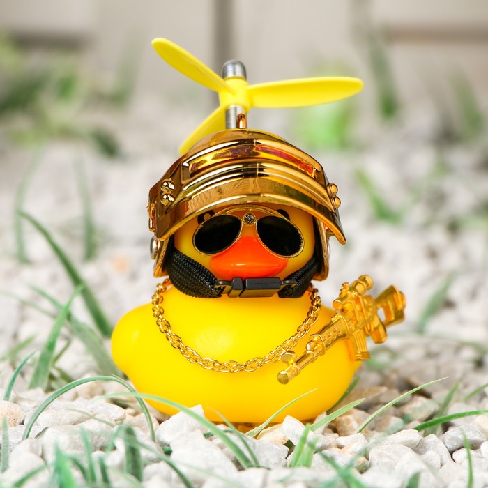 фото Утка с пропеллером желтая, шлем золотистый