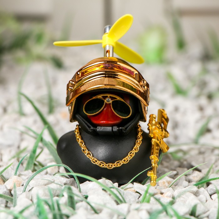 фото Утка с пропеллером черная, шлем золотистый